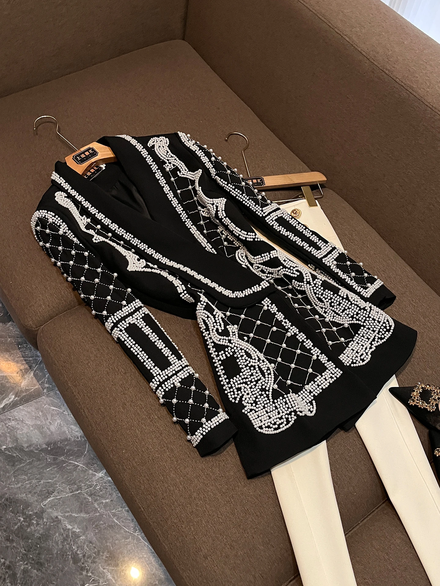 

Элегантное женское пальто Ele Heavy Embellished Black Slim Fit для деловых встреч и повседневной носки, модное, с длинными рукавами, модель K0