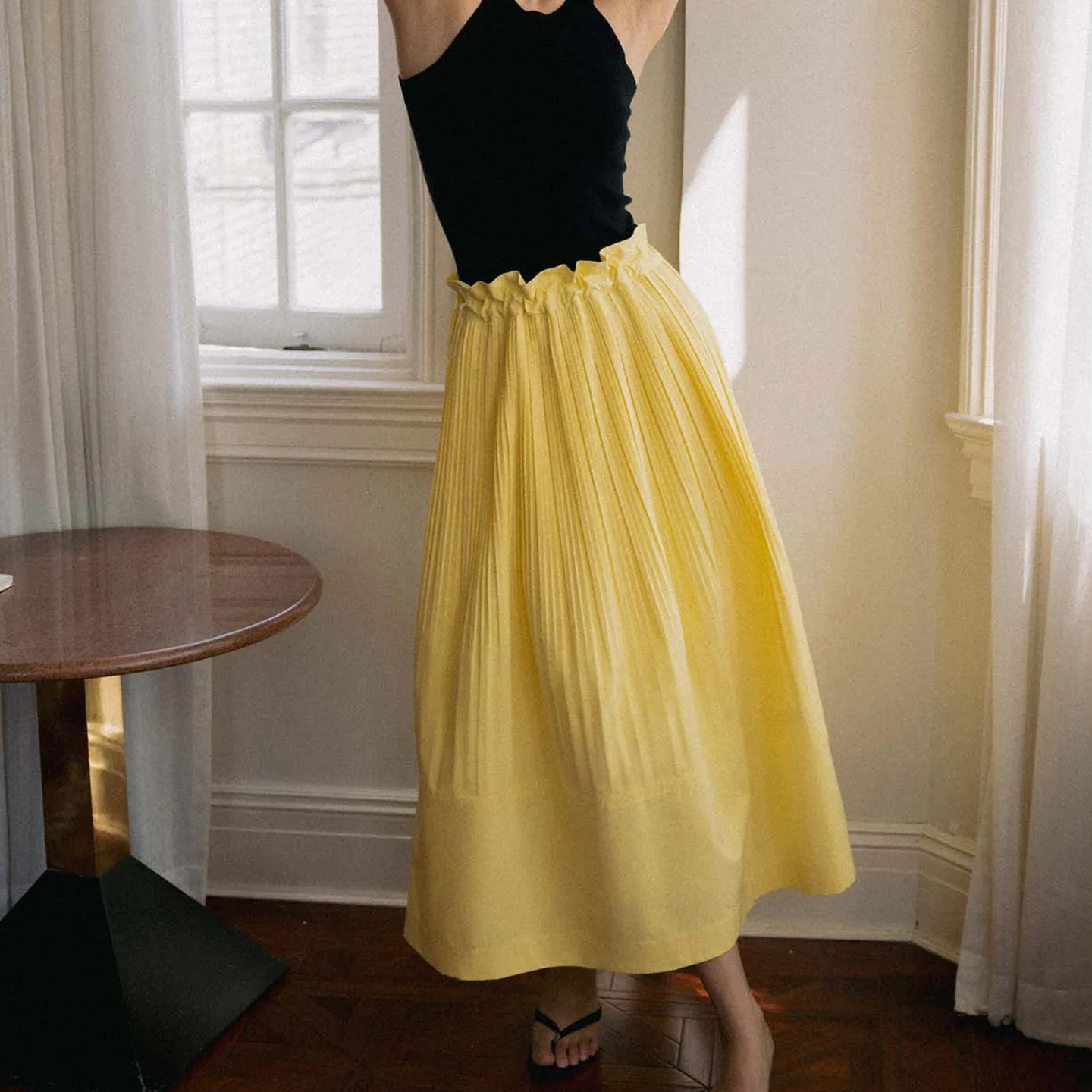 مياكي مطوي 2026 موضة الأبيض الضغط مطوي نصف الجسم تنورة المرأة منتصف طول مرونة الخصر ترفرف مظلة تنورة