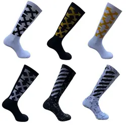 Meias para homens e mulheres High Street ou Emender Suas Meias De Basquete Personagem Joker Retro Black And White Stripes Soccer Socks