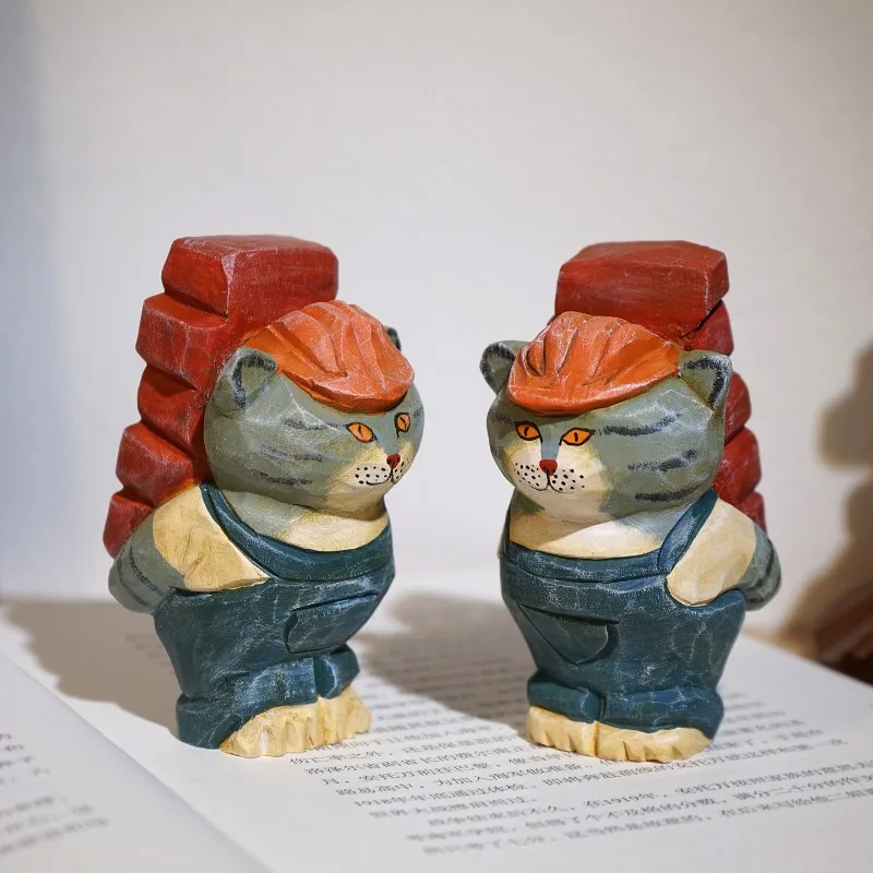 1 PC Handmade Wooden Carved Brick-Moving Cat Ornament Vintage Funny Worker Cat Figurine Wood Craft Desk Decor Home Desk Artware