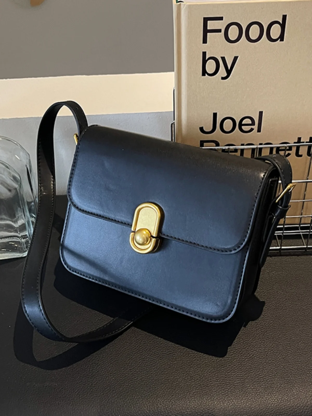 High-end Texture Retro Bag For Women 2024 New Popular Western Style Crossbody Bag Single Shoulder Armpit Bag Small Square Bag