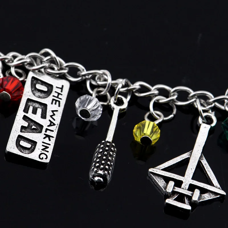 Film The Walking Dead Inspired bracciali Zombie Survival Horror Charm Jewelry Mini ciondolo ascia in lega