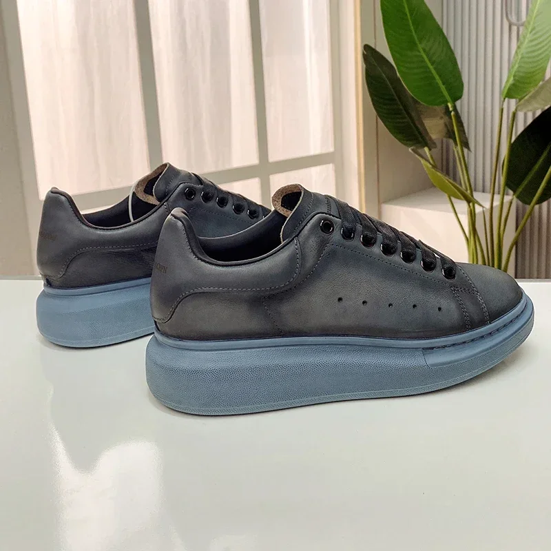 Scarpe da ginnastica oversize da uomo Scarpe casual in pelle di vitello blu con dettagli lisci a olio realizzati Sneaker da donna in pizzo piatto grande 35-45