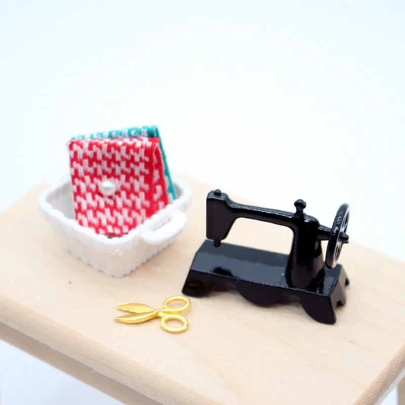 Dollhouse Vintage Desktop Sewing Machine Set Handmade Wool Mini Sewing Creative Miniature Furniture Moulds Home Decor Decoration