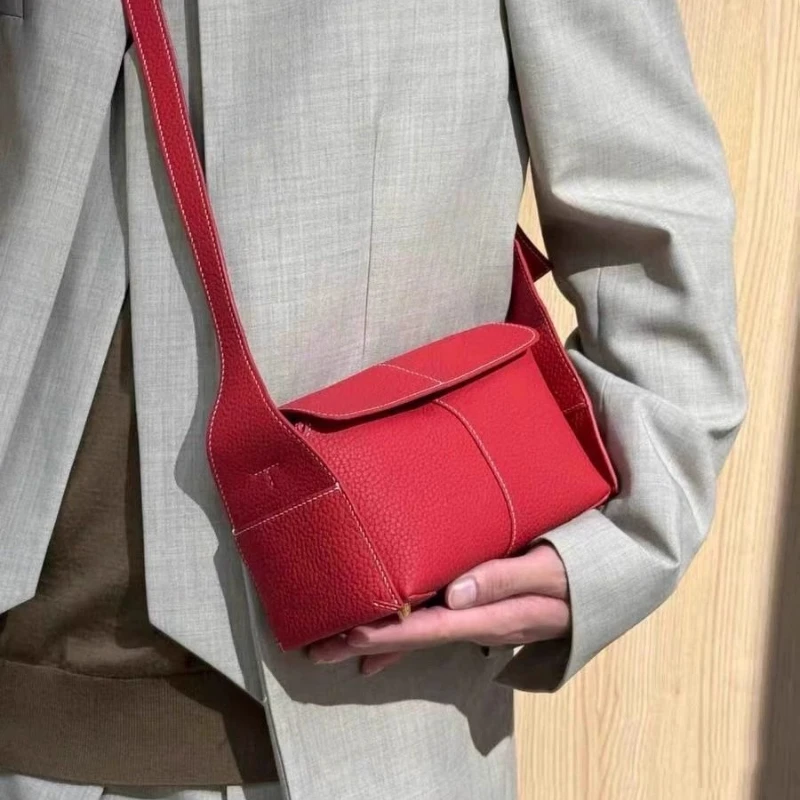 

2026 New High-end Niche Fashion Single-shoulder Commuter Crossbody Bag Songeyi Series Featuring Large Capacity Red Women Package