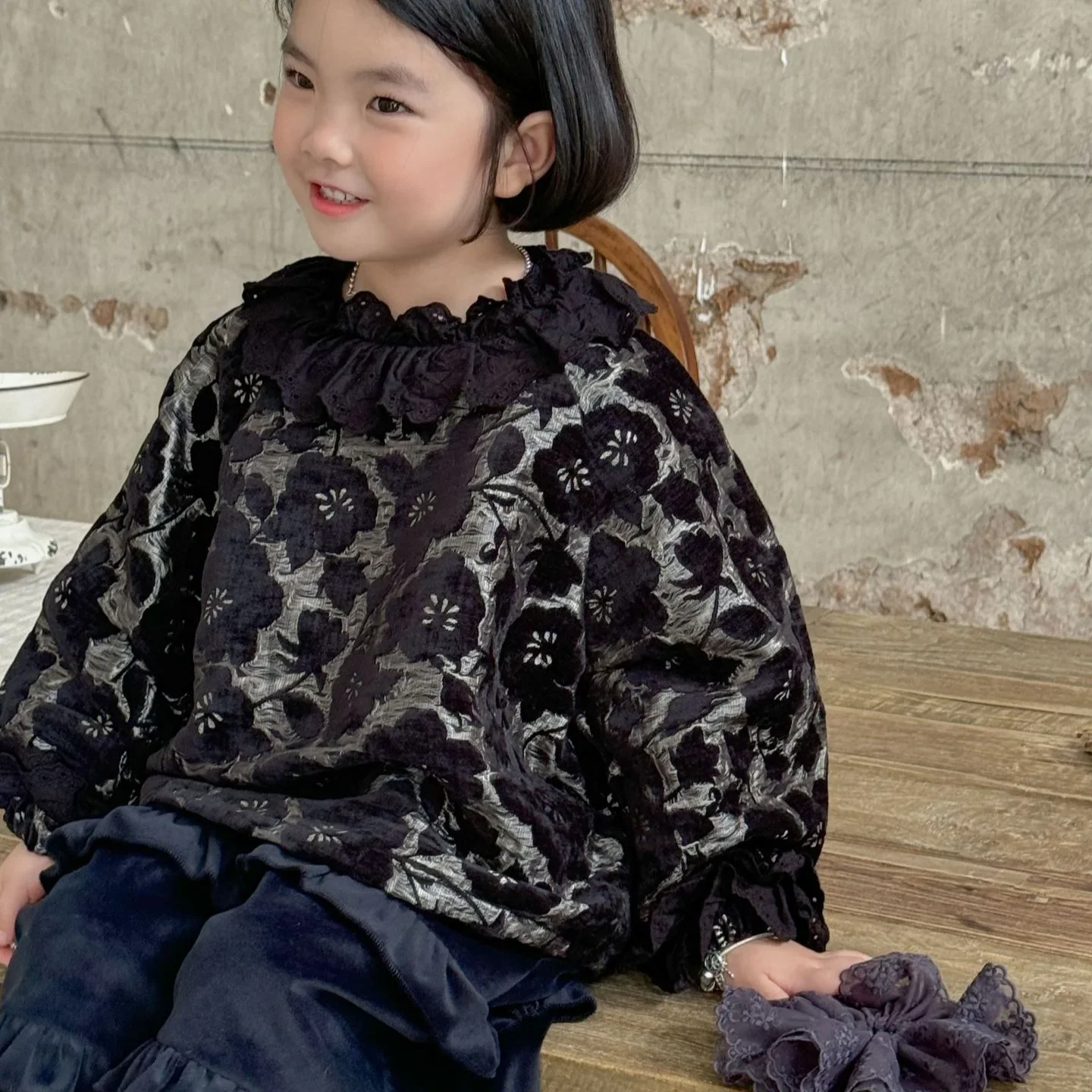 Girls Shirts 2024 Winter New Childrens Clothing Korean Style Girl Baby Foreign Jacquard Embroidery Plus Velvet Flower Shirt