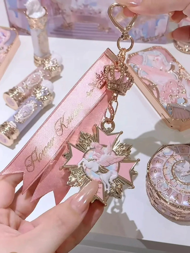 Flower Knows Knight Unicorn Silkworm Eyeshadow Platte Blusher Portable Pendant Easy To Wear Makeup DIY