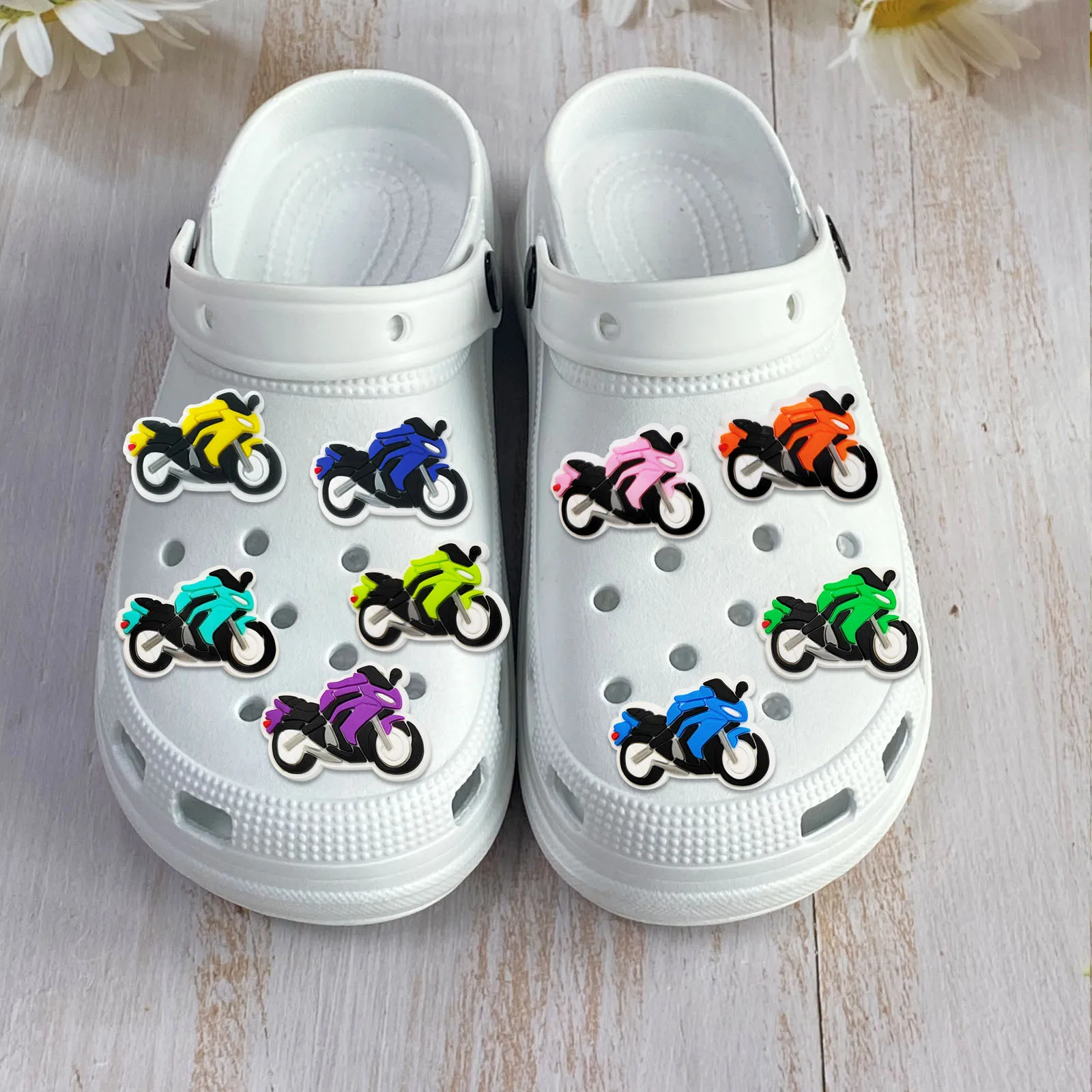 Dijes de PVC de dibujos animados para niños, 1 piezas, Color, serie de motocicletas, accesorios para niños, zuecos de PVC, decoraciones para zapatos, hebilla, regalos, venta única