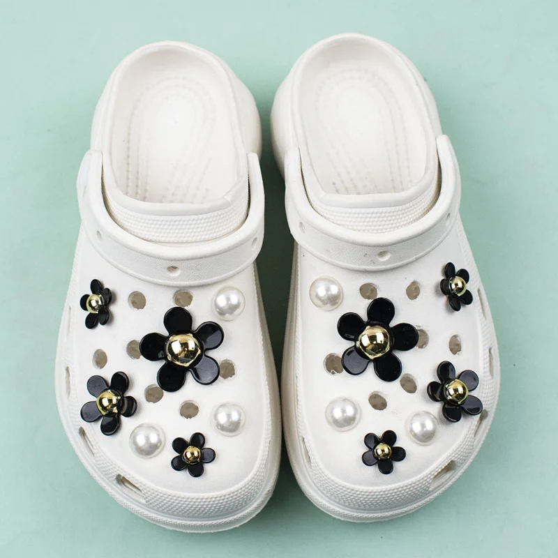 Best Selling Hole Shoes Charms Ready To Put on White Daisy Sunflower Combination Suit Shoe Buckle Girlish Shoes Accessories 2024