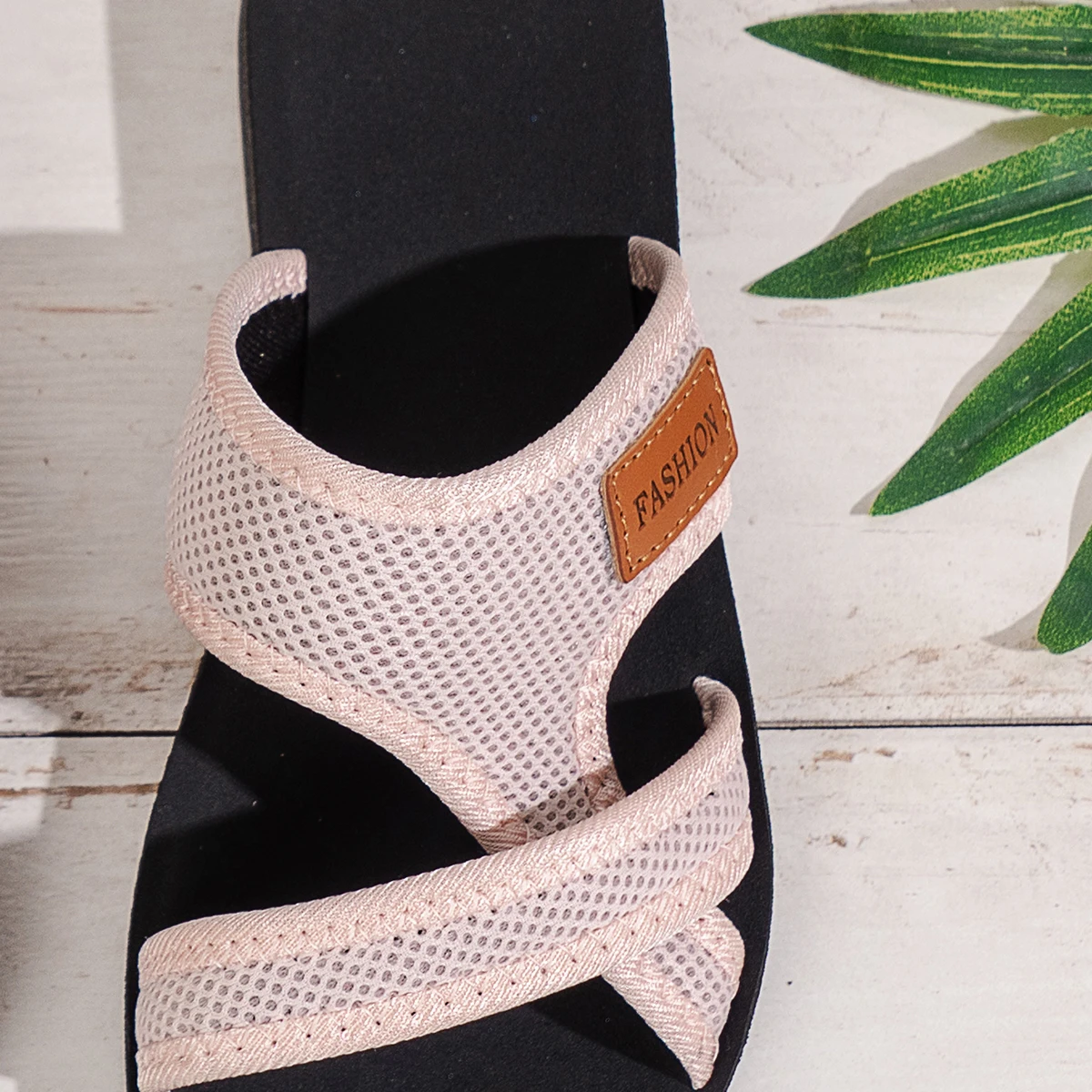 Modische und vielseitige Sportsandalen für Damen, atmungsaktiv durch das Netzmaterial, bequem und hautfreundlich, geeignet für den Innen- und Außenbereich, flache Sandalen. – Detail 19