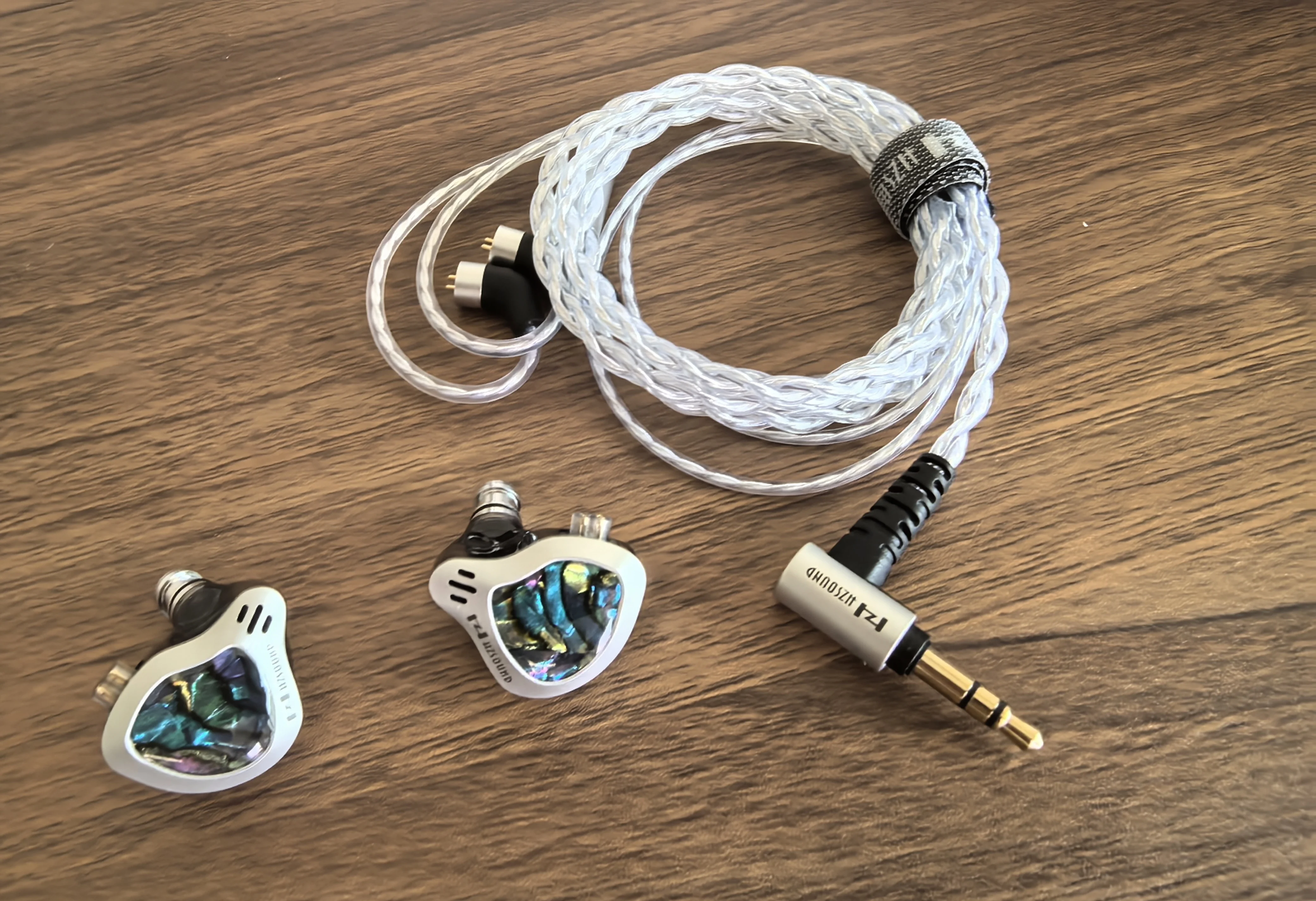 Hzsound Ginkgo 1DD + 1PZT HiFi سماعات داخل الأذن قابلة للتبديل ضبط الفوهات رصد سماعات لعبة الرياضة سماعات 2PIN كابل