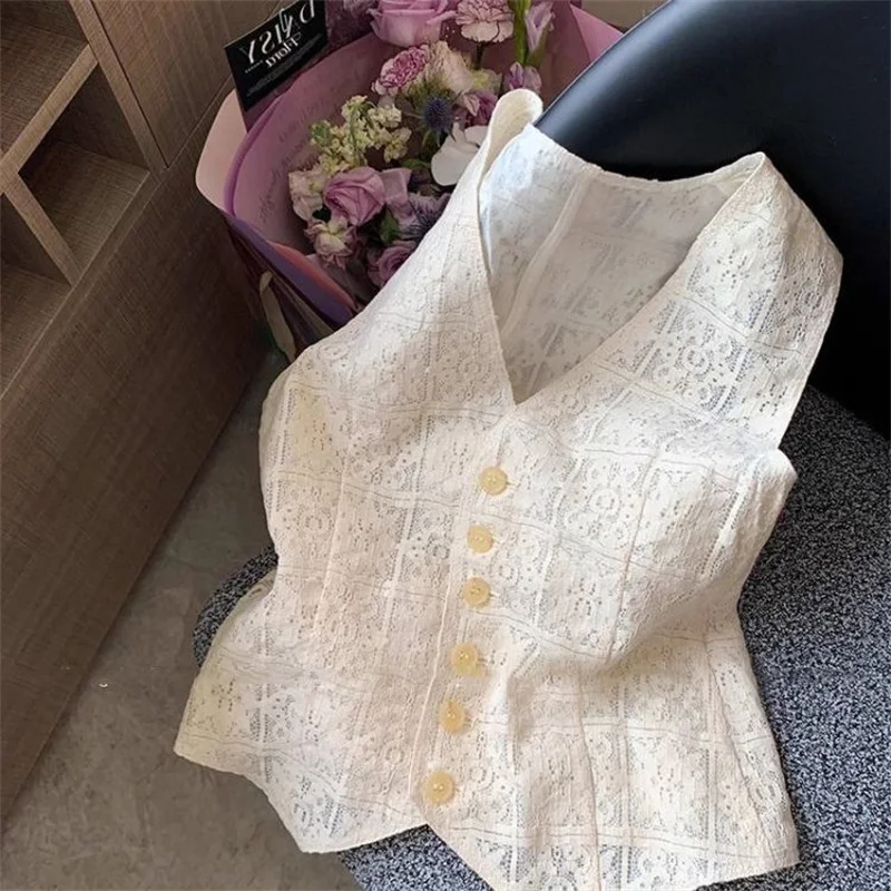2025 Summer New Lace Hollow Vest Retro High End Thin Short Shoulder Narrow Sleeveless Coat Tank Top Women