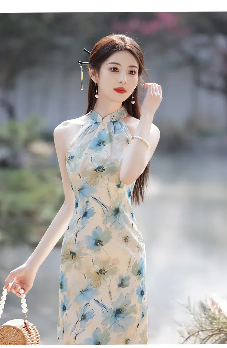 الصينية 2025 المرأة طويلة ضئيلة عارية الذراعين تنورة شيونغسام طويلة المنصة مأدبة معلقة الرقبة فستان