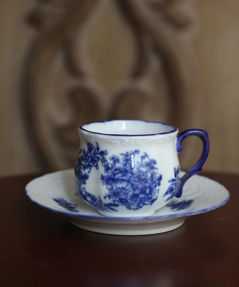 Tetera de color bajo vidriado de cerámica estilo azul y blanco, plato, olla para leche