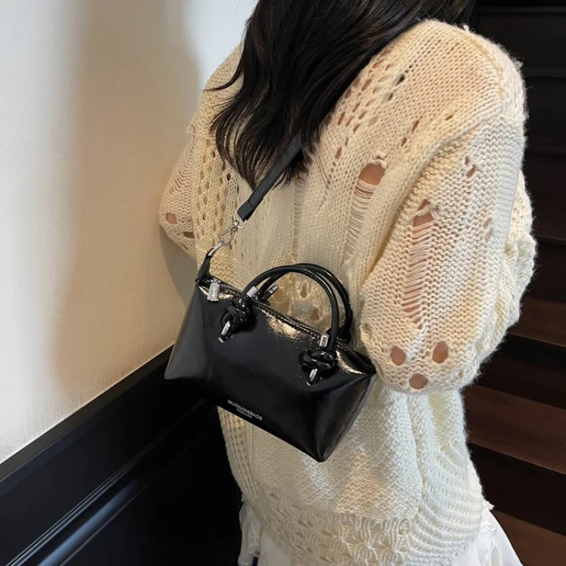 

Vintage Inspired Leather Messenger Bag For Women With Crossbody Strap For Practical Daily Use