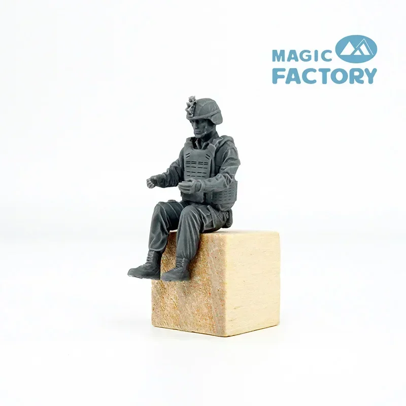 Magic Factory MF-7502 1/35 Scale US Marine Corps Vehicle Member Set 4 USMC MRZR D4 Crew Set For MF-2005 Assault