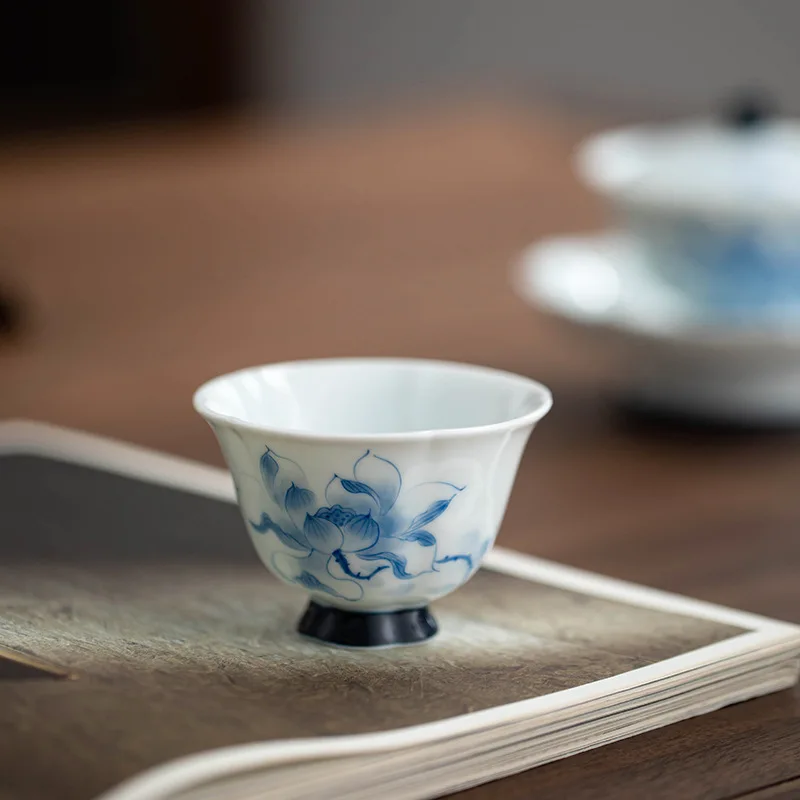 

Pure Hand-painted Teapot Underglaze Blue Lotus Handle Teapot with Ball Hole Filter Household High-end Kung Fu Tea Set Ceramic Te
