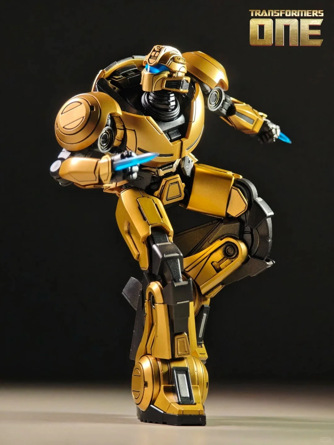 Threezero Transformers Bumblebee Action Figure Transformers One MDLX Bumblebee أنيمي تمثال مشترك المنقولة نموذج جمع لعبة