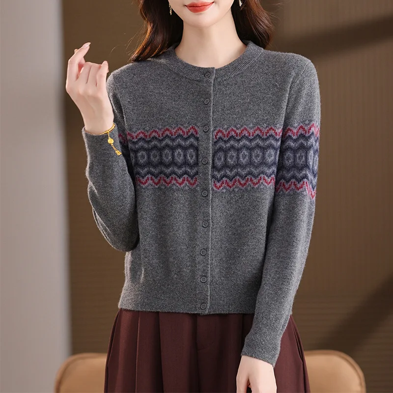 Birdtree، سترة صوف الأغنام 100%، سترة نسائية محبوكة من قماش الجاكار برقبة دائرية، صدر واحد، معطف خريف وشتاء 2025، رمادي، RedT5N402JF