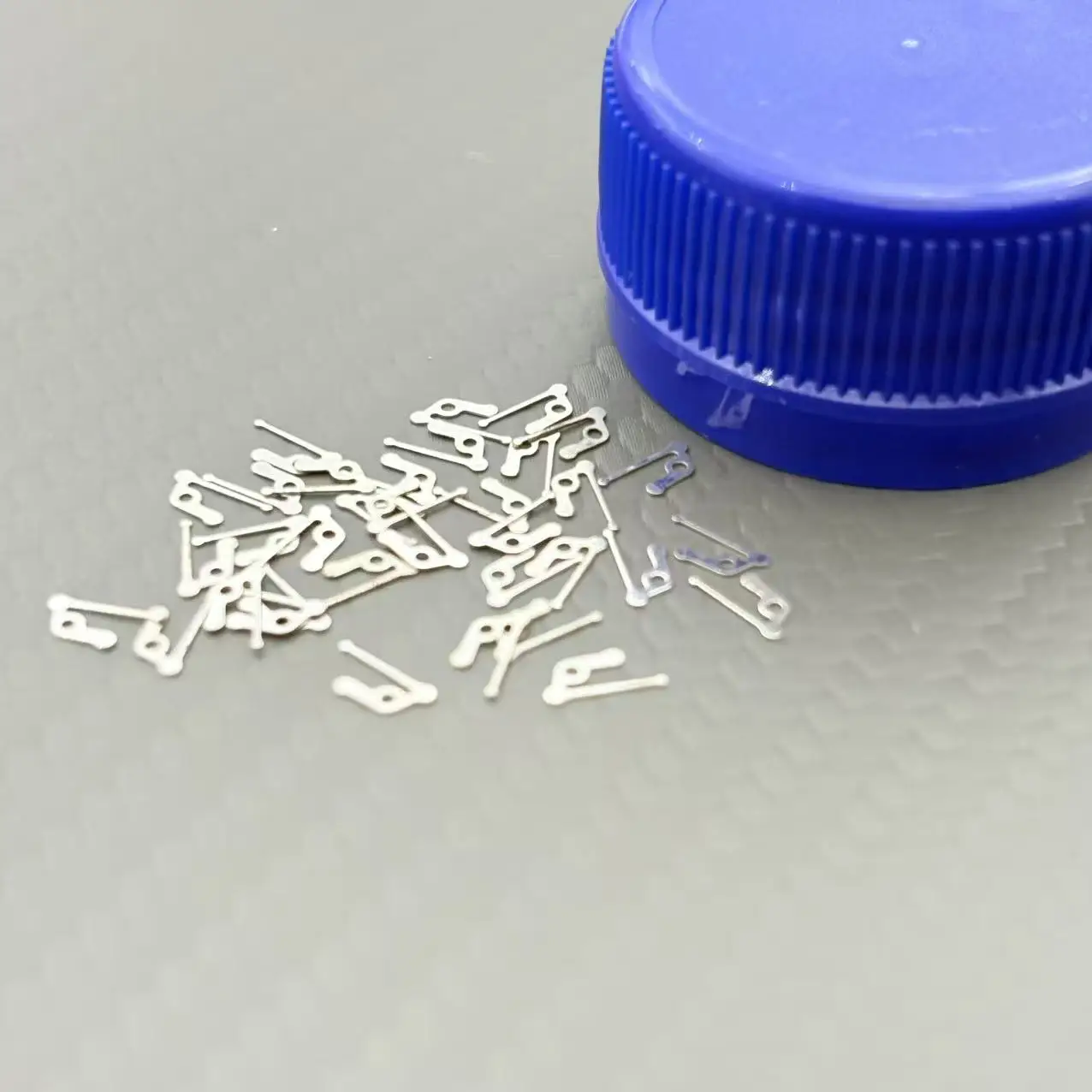 20/40/60/100pcs Watch Movement Calendar Spring Accessories Mingzhu Machine 2813 8205 Quick Dial Mechanism Made in Chin