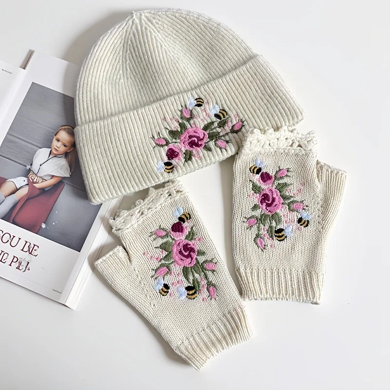 عبر الحدود الأكثر مبيعا الخريف/الشتاء السيدات الجديدة قفازات محبوكة وقبعة مجموعة مع الصوف الدافئ المطرزة النحل والزهور الصغيرة