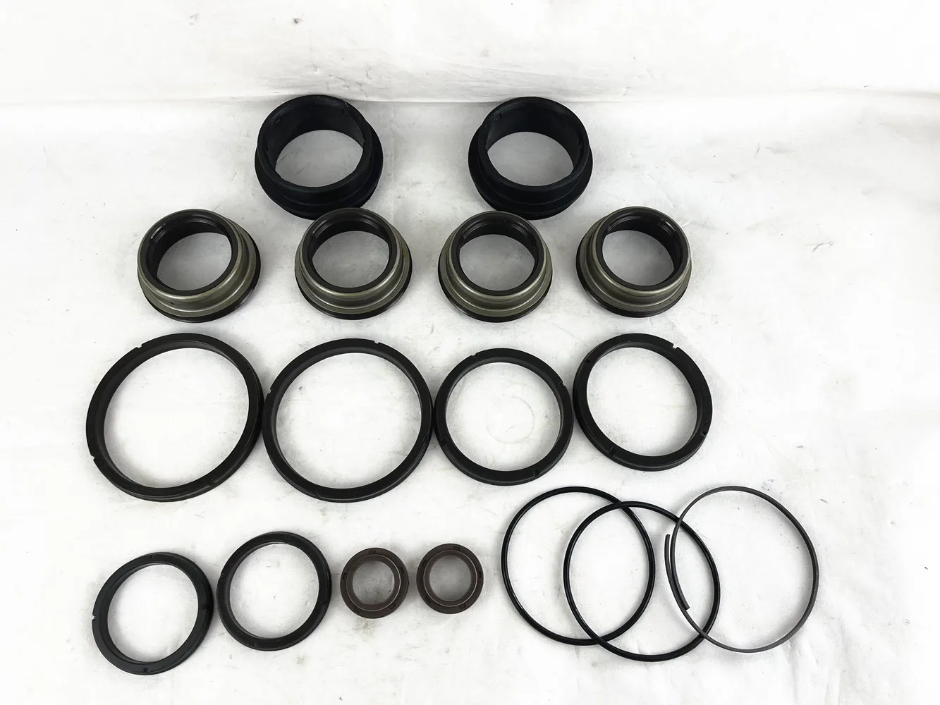 One Gear Box Control Housing Gasket Kits 20562630 7420562630 4213659232 For Volv- AT2412 AT2612 RVI DXi12 Truck