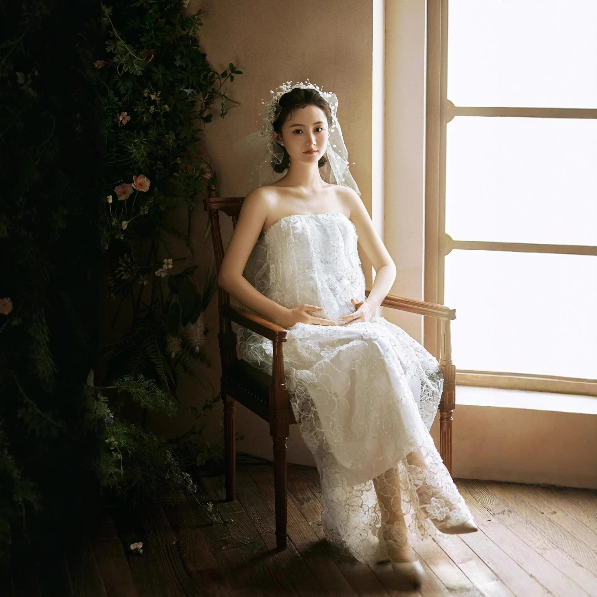 ชุดเดรสยาวสำหรับถ่ายภาพคนท้อง ผ้าลูกไม้สีขาวลายดอกไม้ ดีไซน์หรูหรา เหมาะสำหรับถ่ายภาพในสตูดิโอ