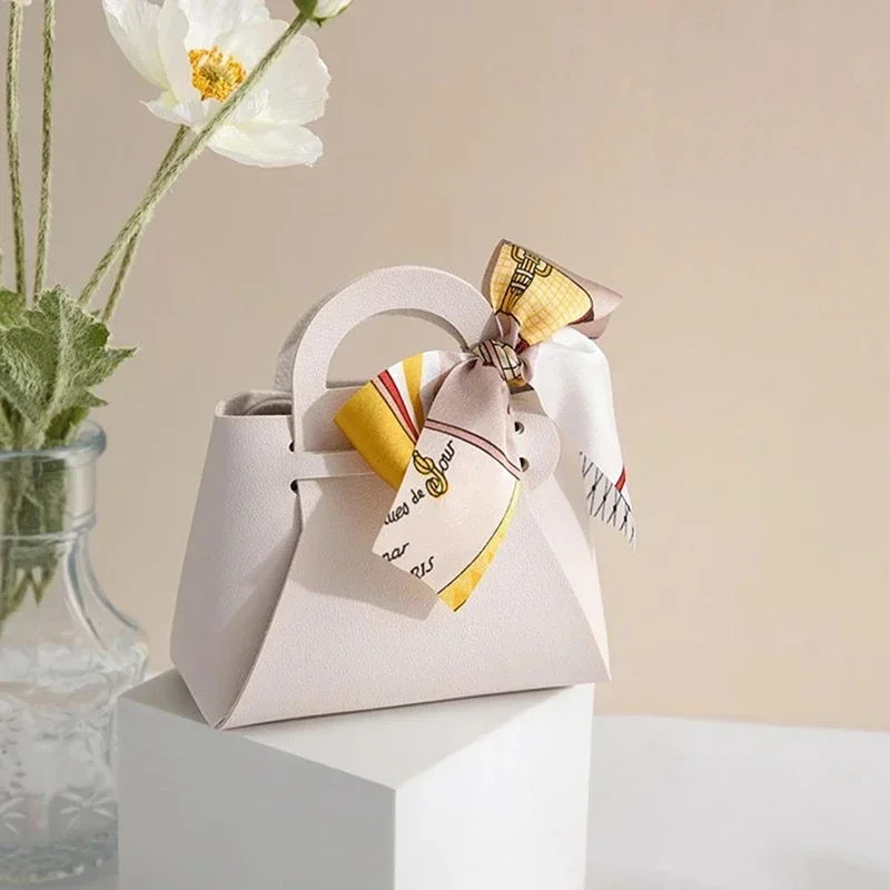 20PCS Leder Geschenk Taschen Bogen Band Verpackung Tasche Hochzeit Gunsten Verteiler Taschen Weihnachten Süßigkeiten Verpackung Box Mini Handtasche – Detail 16