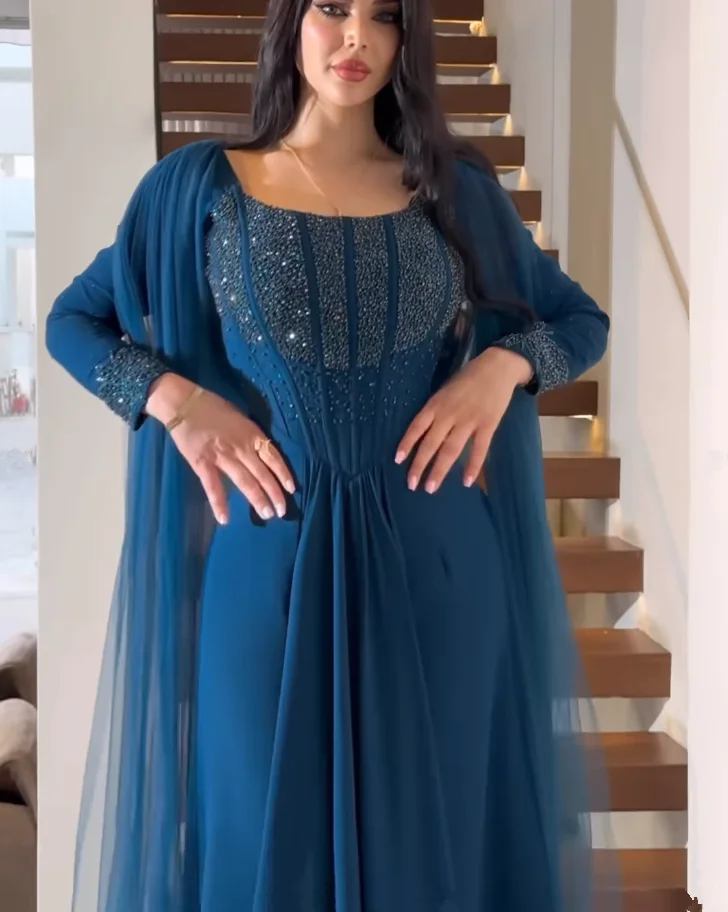 فساتين سهرة فاخرة باللون الأزرق الداكن بأكمام طويلة مع لف كريستال مطرز حسب الطلب من الجيرسيه حسب الطلب للمناسبات الراقصة
