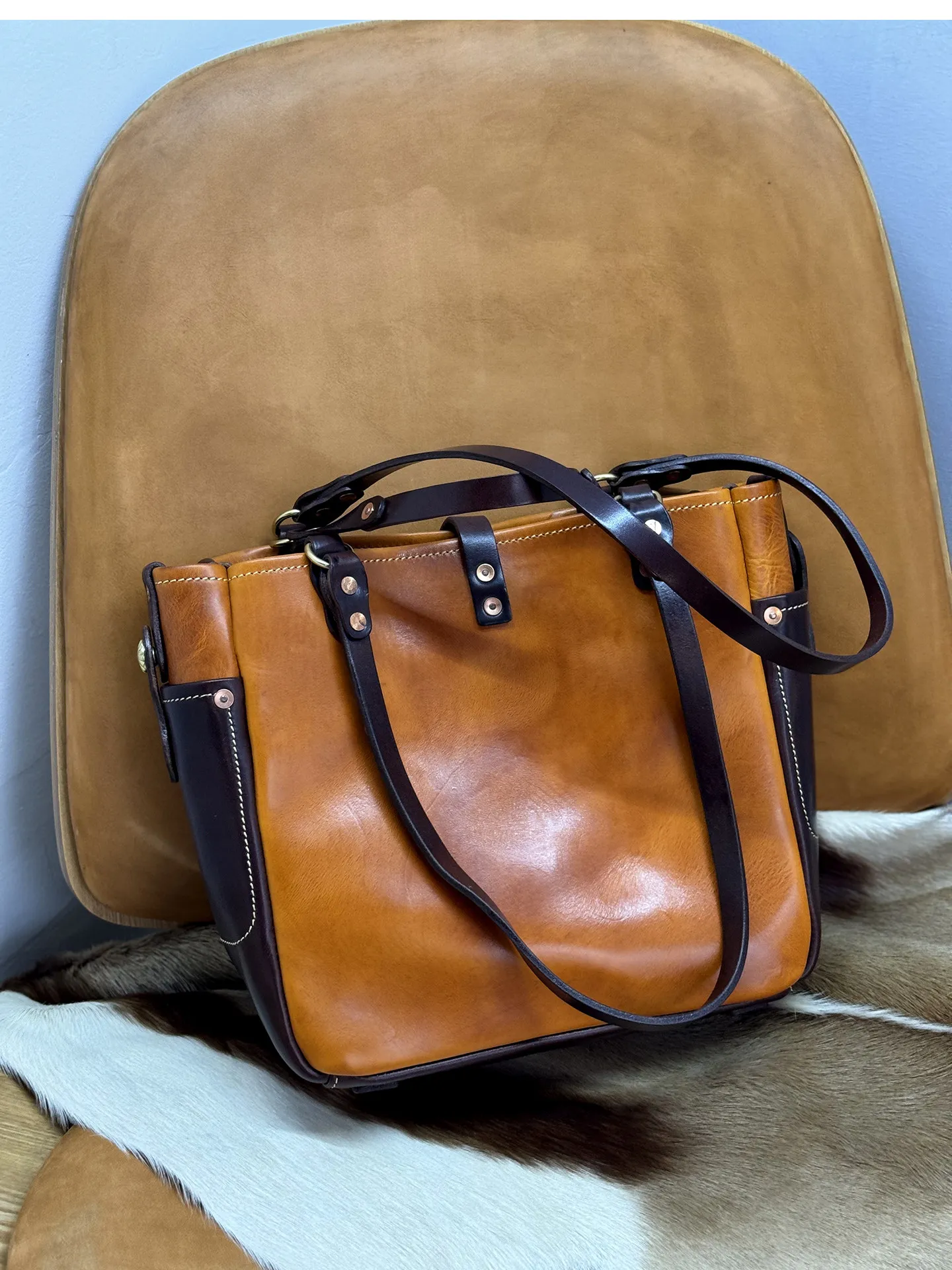 Vintage Designer Handgefertigte Arbeits-Tragetasche aus pflanzlich gegerbtem Rindsleder für Herren, Business Casual Luxus Naturleder Handtasche – Detail 15