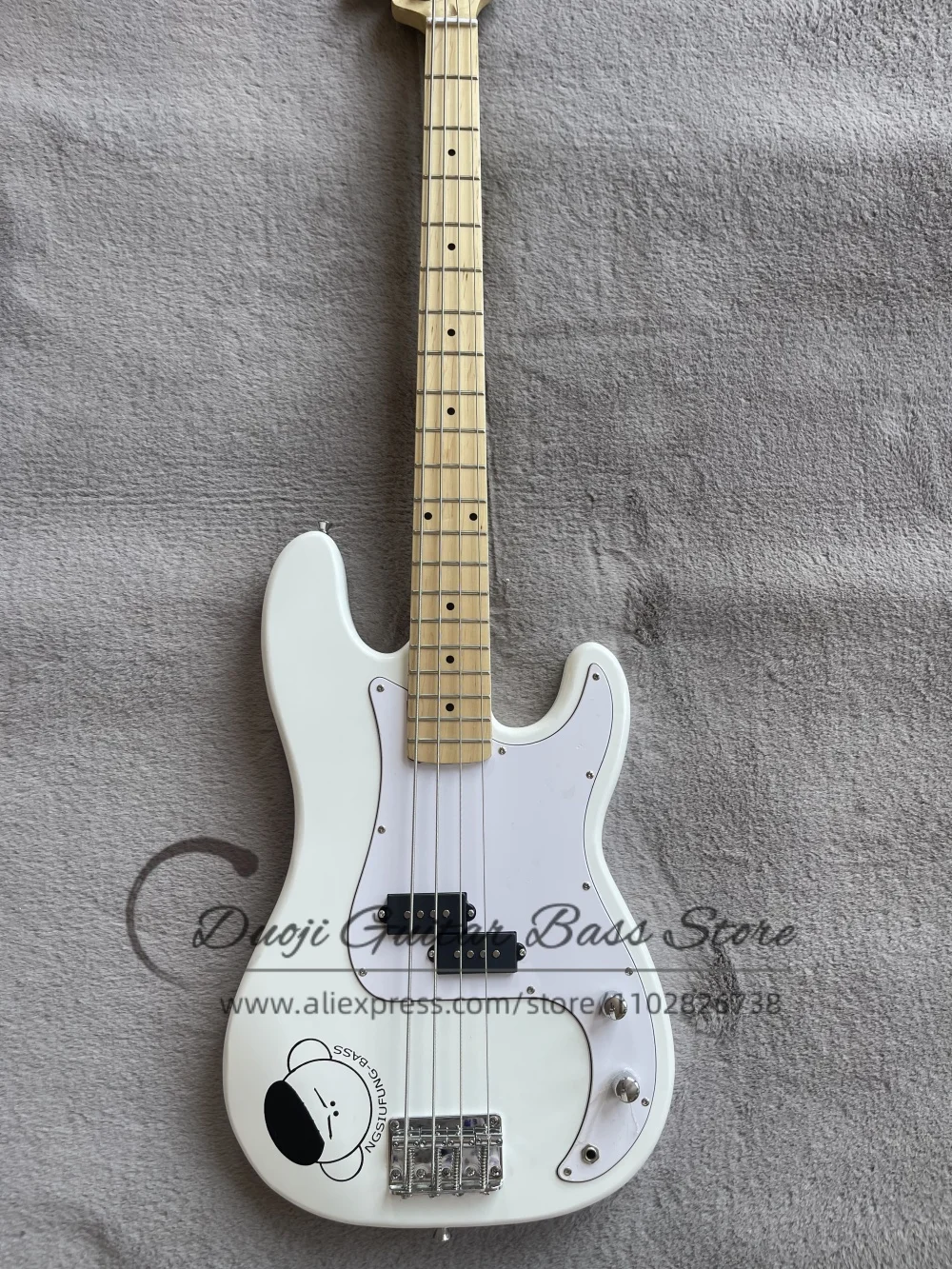 

4-струнный белый бас-гитара, фиксированный бридж, корпус из цельного дерева, гриф из клёна, белая накладка на гриф, цвет на выбор.