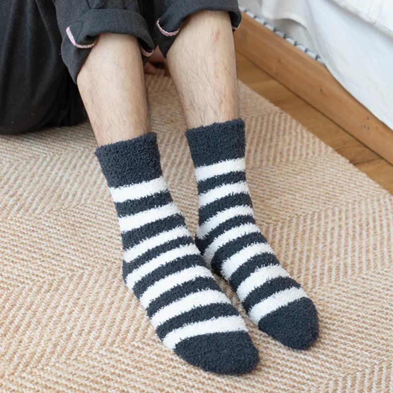 Homens meias listradas macias moda fofo grosso coral velo meias de sono clássico inverno manter quente casual toalha soxs presente de natal