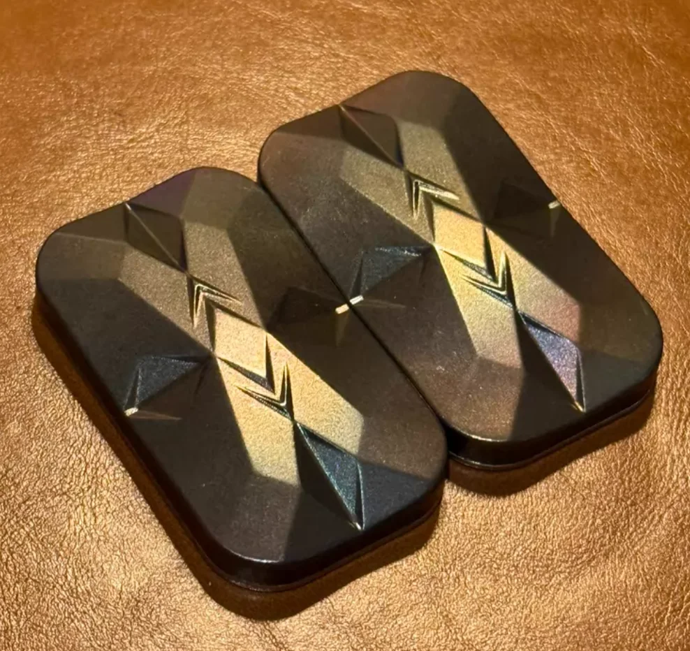 

Used EDC Interstellar Surfing Crystal EDC Zirconium Rainbow fidget slider decompression toy