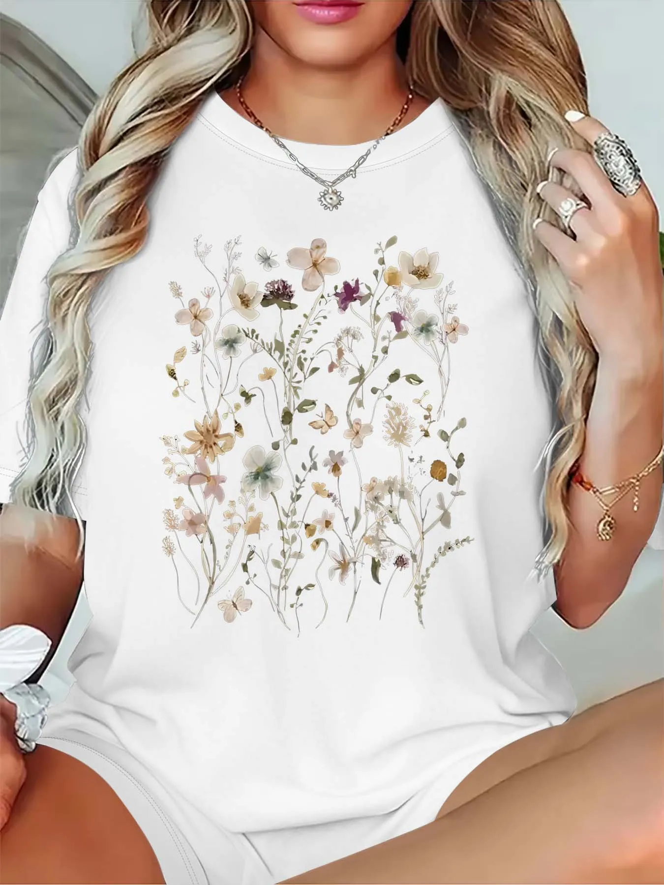 Plus Size Artistic Wildflower - Patterned Top for Stylish Women’s Charming Outfits