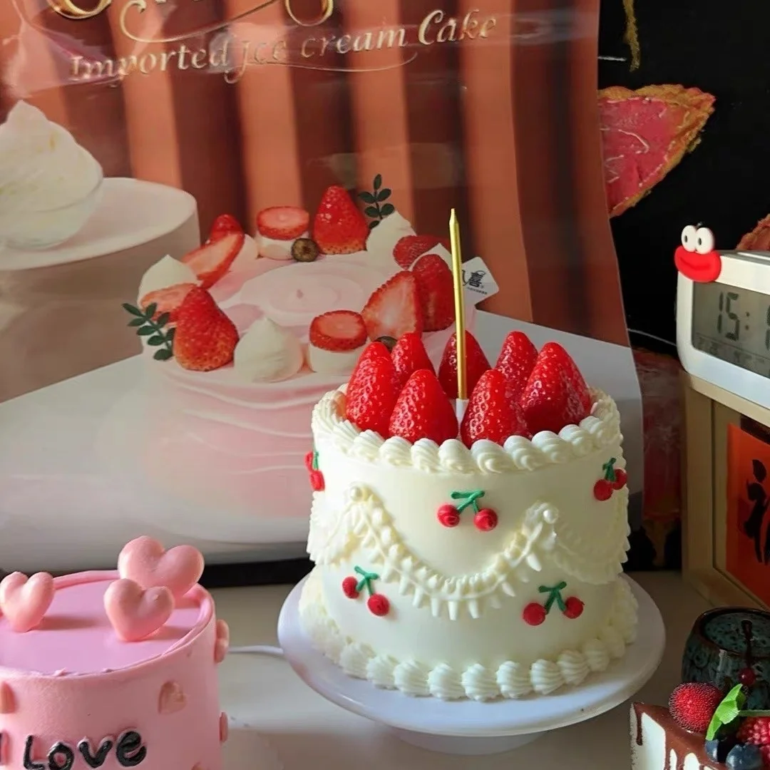 Realistic Vintage Cream Cake Model – Fake Plastic Dessert Prop for Photography, Window Display & Party Decoration