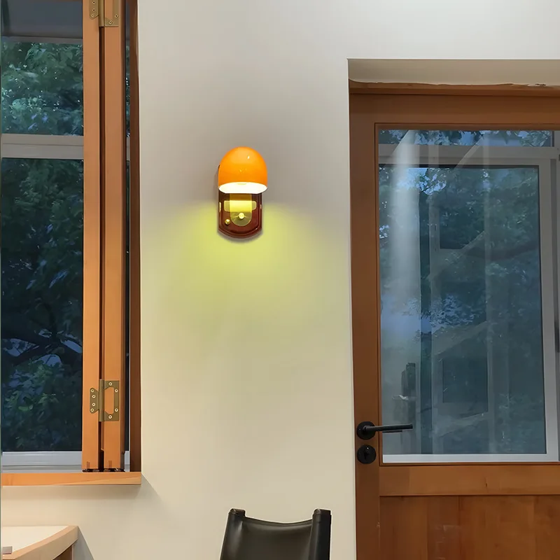 โคมไฟติดผนังเหล็กดัดสีแดงแบบอเมริกัน หลอดไฟ LED ขั้ว E27 โคมแก้ว สำหรับห้องนั่งเล่น ห้องนอน ร้านอาหาร ทางเดิน สไตล์เรโทร