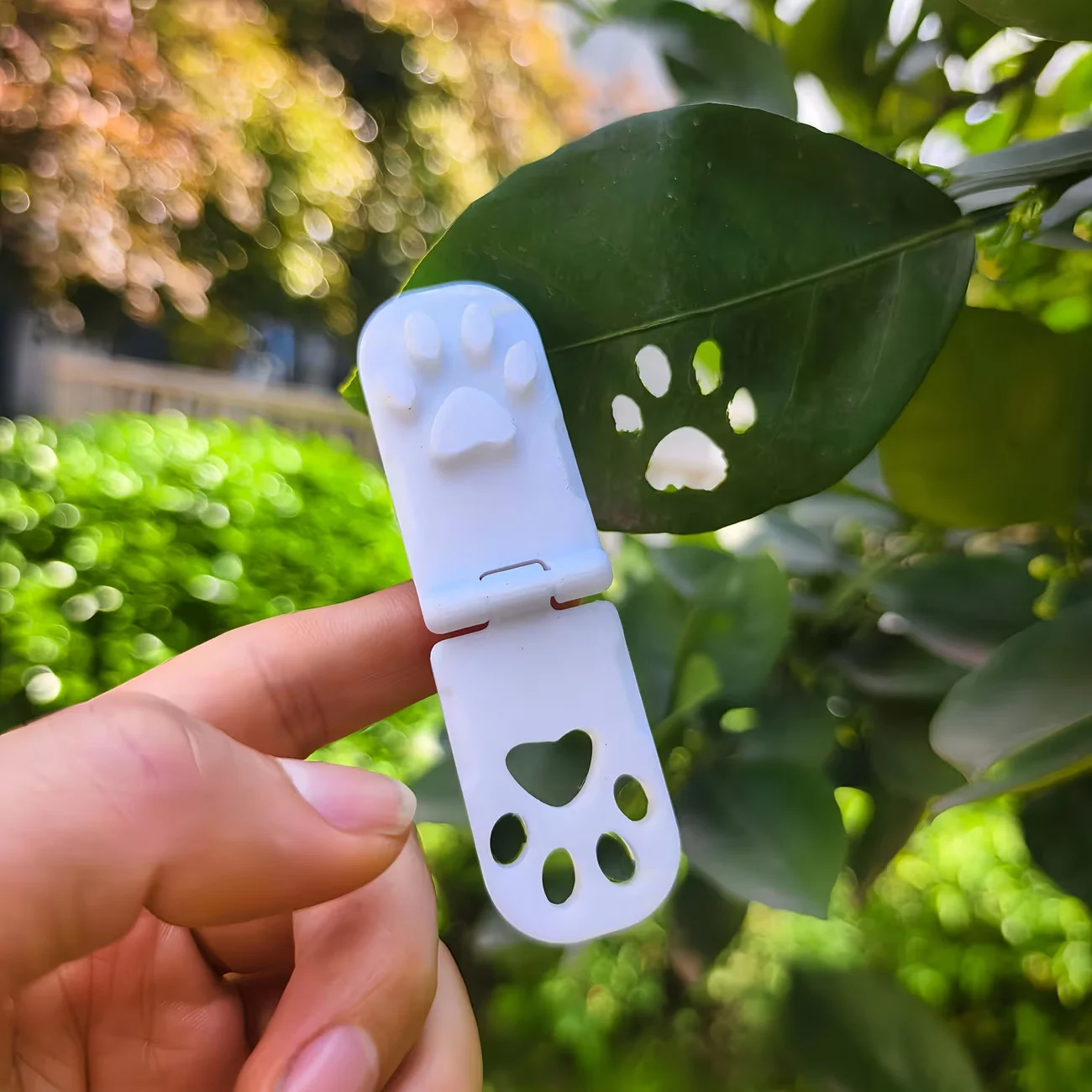 Cat‑Paw Shaped Leaf Punch Embosser Interactive Enrichment Toy For Indoor Cats Creative Time‑Killing Play Tool view 4