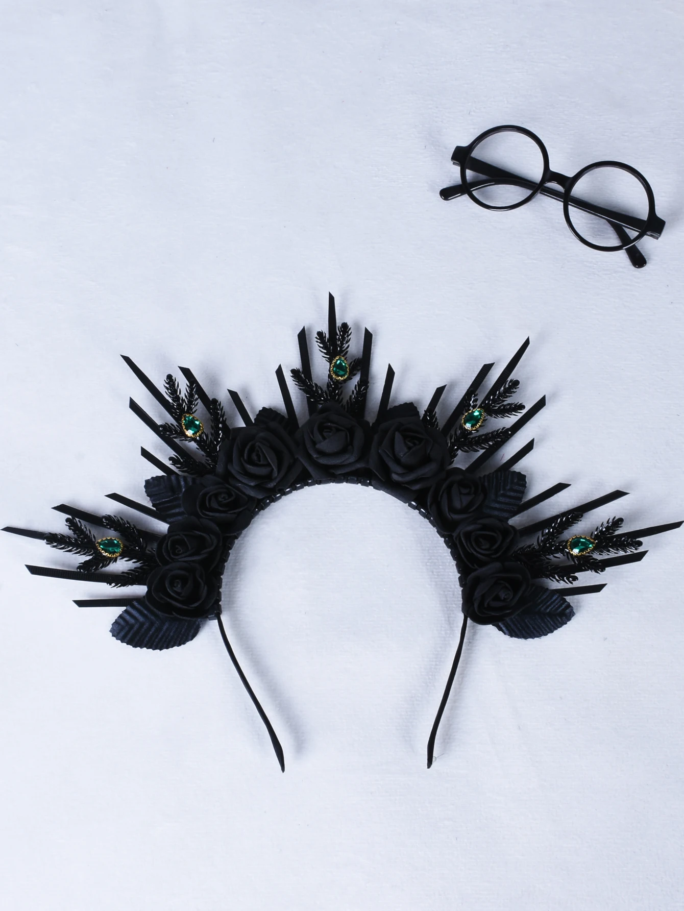 ダークスタイルのリーフローズヘアフープヘッドピース1個。パーティー、フェスティバル、ステージパフォーマンスの衣装やアクセサリーに適しています。