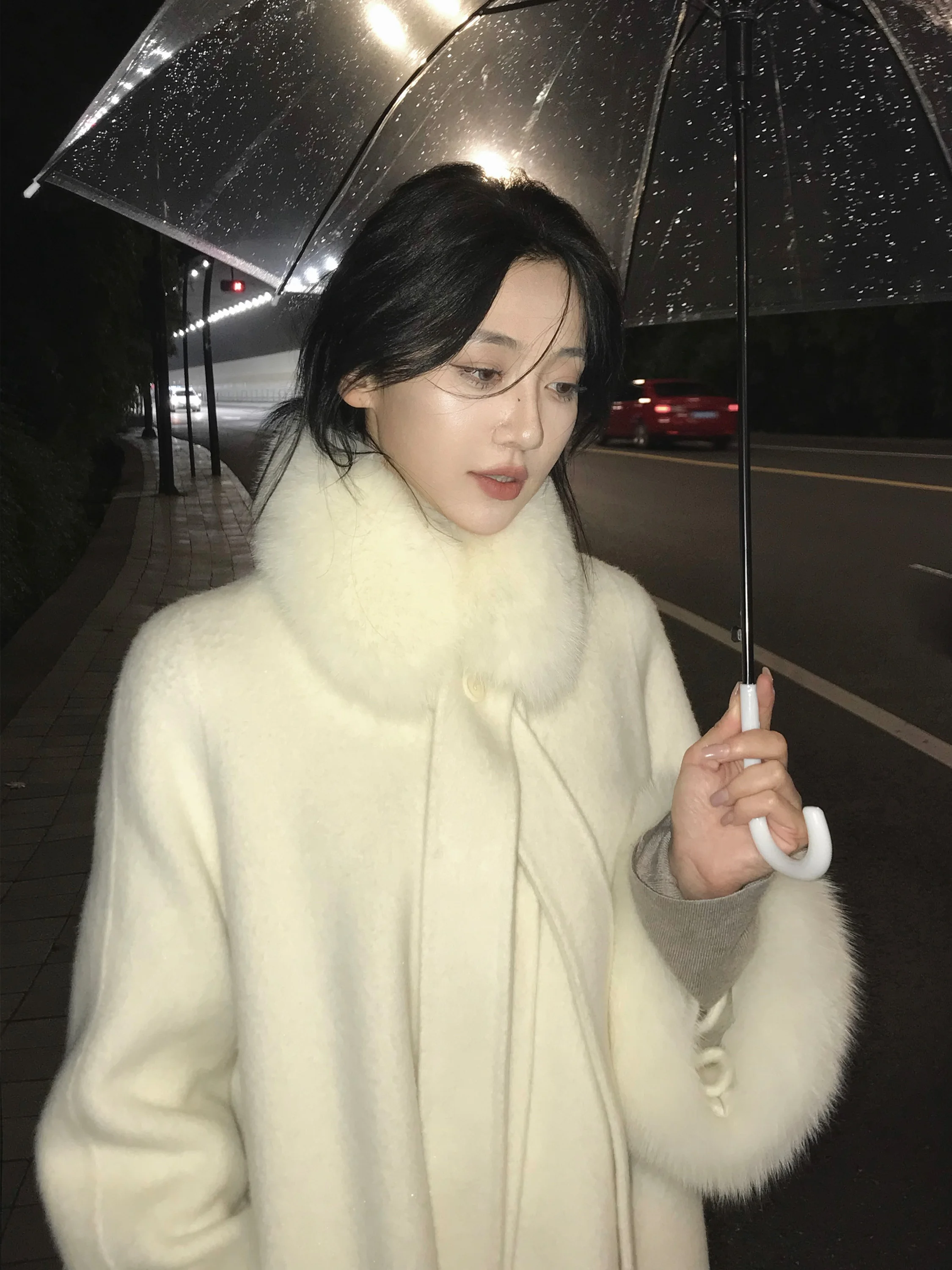 

Двустороннее шерстяное пальто женское средней длины с меховой отделкой, белое, стильное, для повседневной носки, с длинными рукавами, на одной пуговице