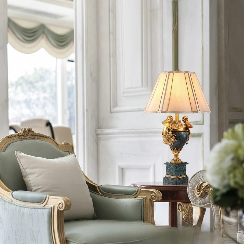 Lampada da comodino francese interamente in rame per camera da letto, atmosfera creativa del soggiorno calda, studio retrò Lampada in marmo per villa in stile europeo