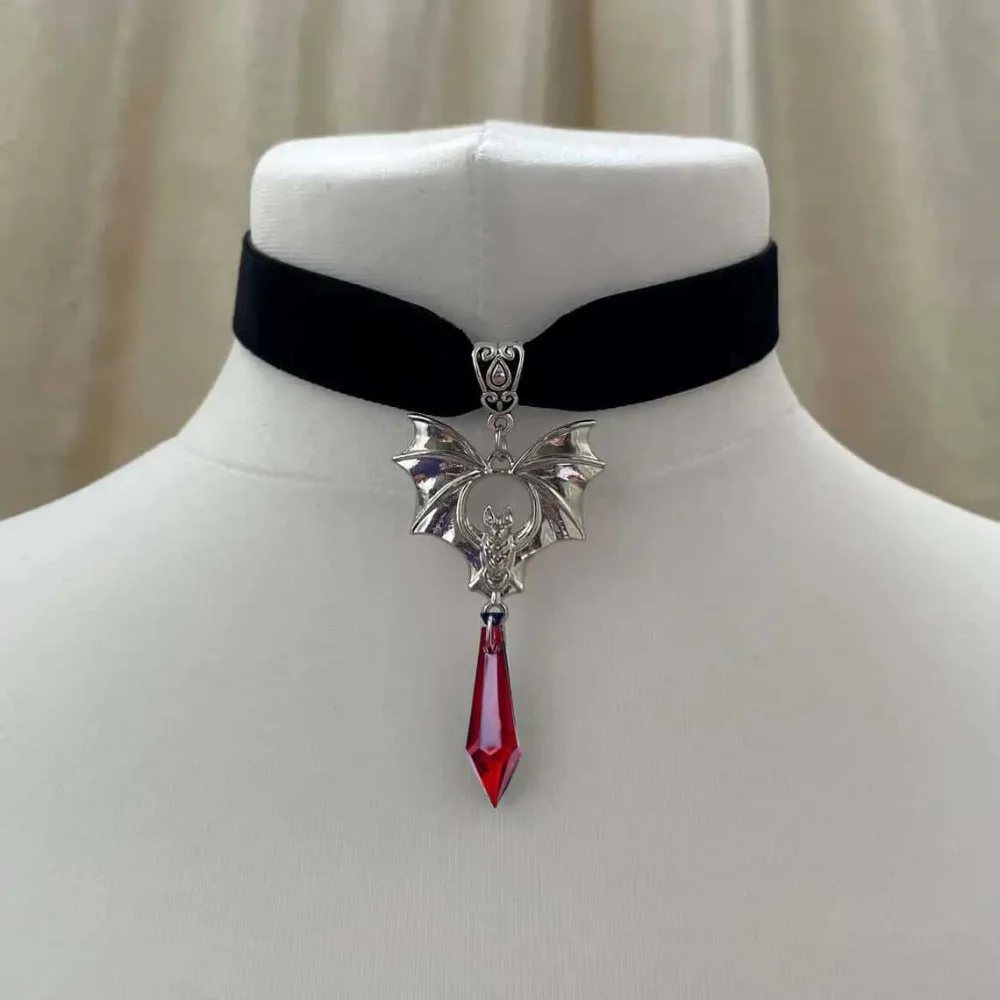 Retro Gothic Vampire Bat Black Crystal Pendant Velvet Choker Necklace for Men Women Halloween Party Cosplay Punk Jewelry Gift