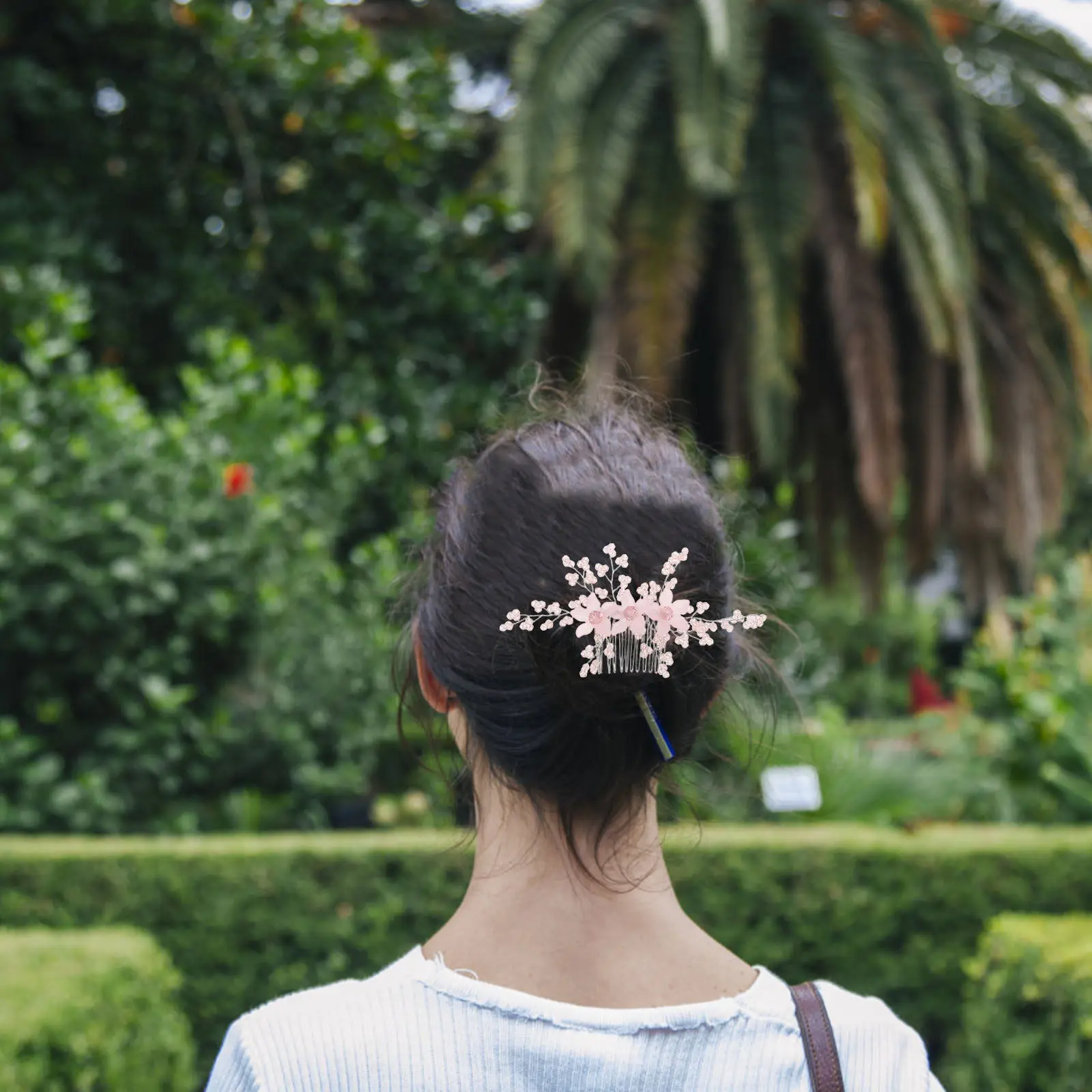 Handcrafted Acrylic Crystal Bridal Hair Comb Elegant Wedding Headpiece Lightweight Sparkling Rhinestone Hair Accessory for Bride