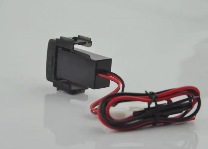شاحن سيارة ABS 5 فولت 2.1A LED محول الضوء اكسسوارات USB واجهة المقبس لنيسان/قاشقاي/تيدا/X-trail/صني/NV200/Teana