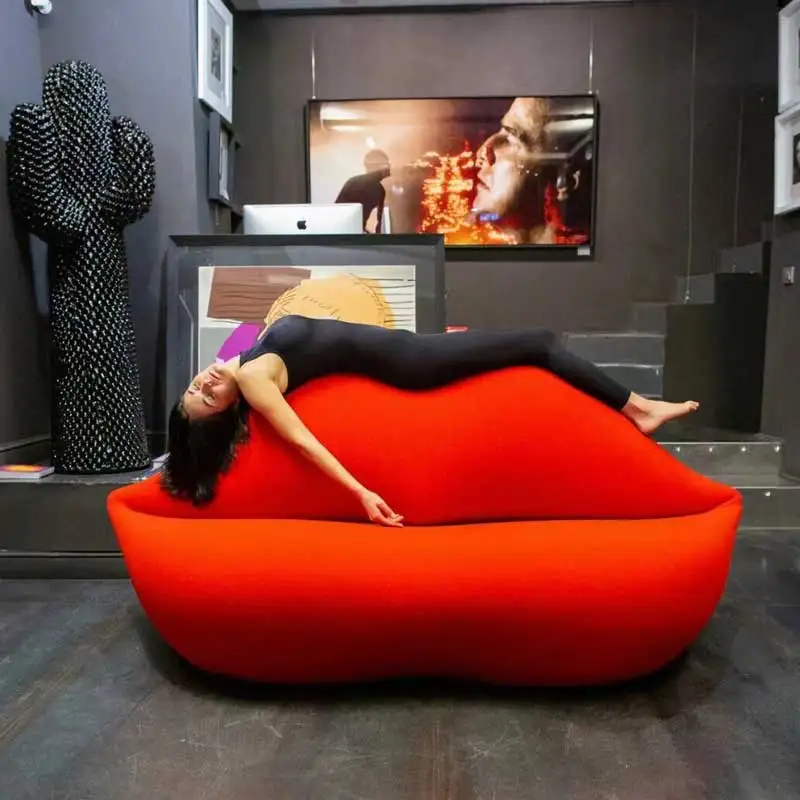 

Designer Red Lip Sofa Reception Room Clothing Store Niche Creative Strange Shape