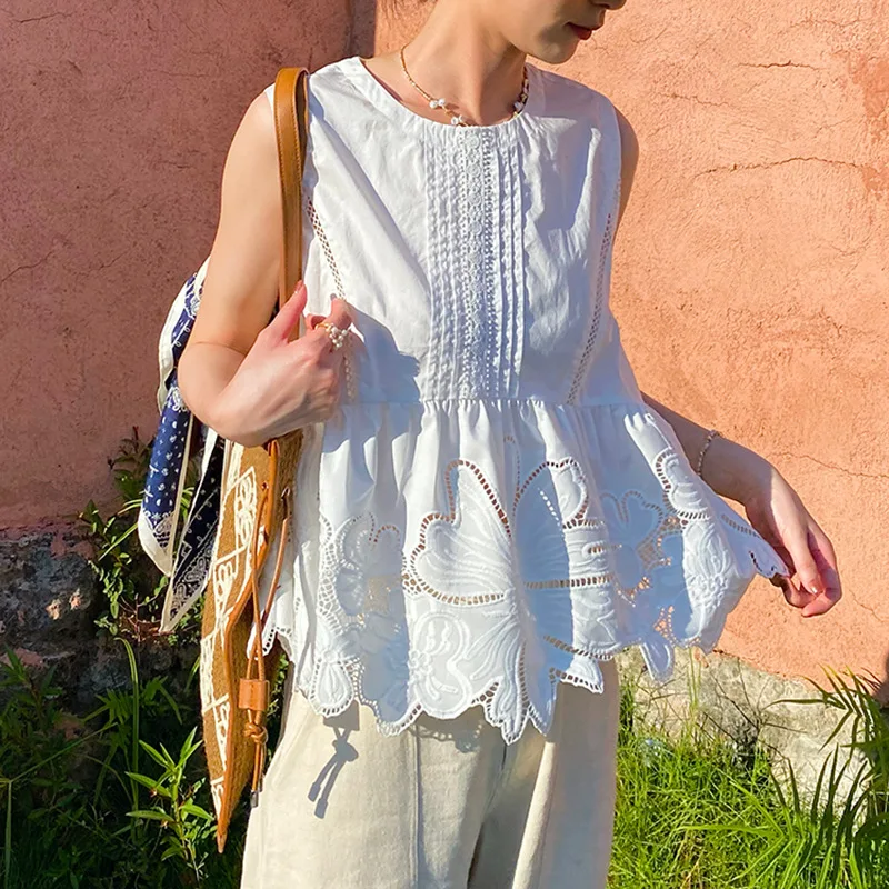 

Women’s Lace Embroidered Sleeveless Top Round Neck French Style Boho Chic Blouse Summer Casual Shirt