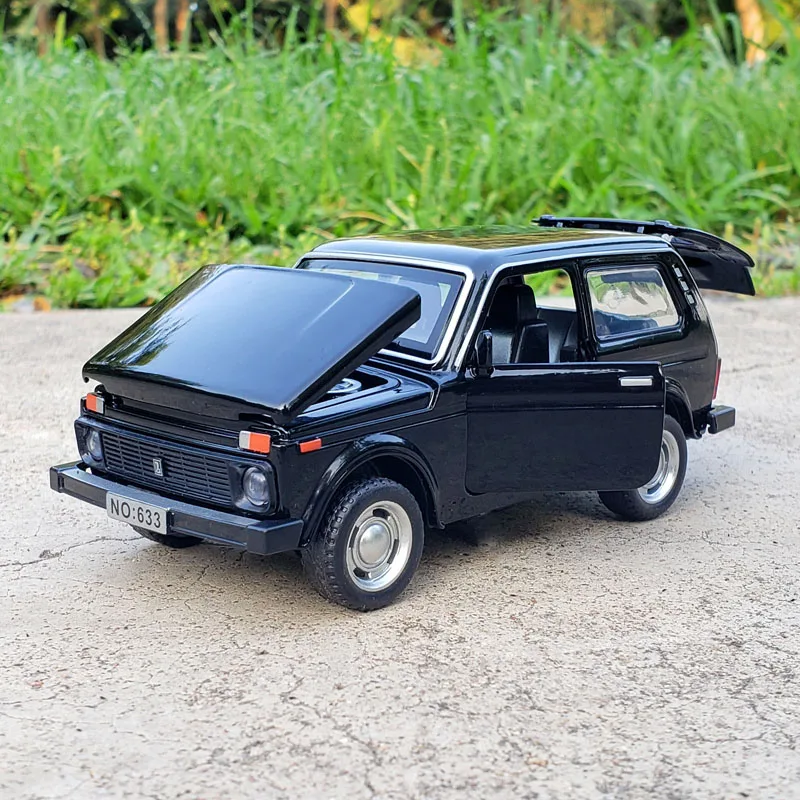 1:32 LADA NIVA Classic Car Alloy Car Model Diecast Metal Toy Vehicles Car Model High Simulation Sound Light Collection Kids Gift