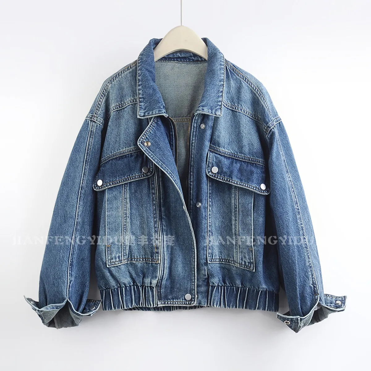 2026 Autumn New Women Vintage Washed Blue Denim Jacket Loose Big Pocket Lapel Long Sleeve Zipper Female Jeans Jacket Streetwear
