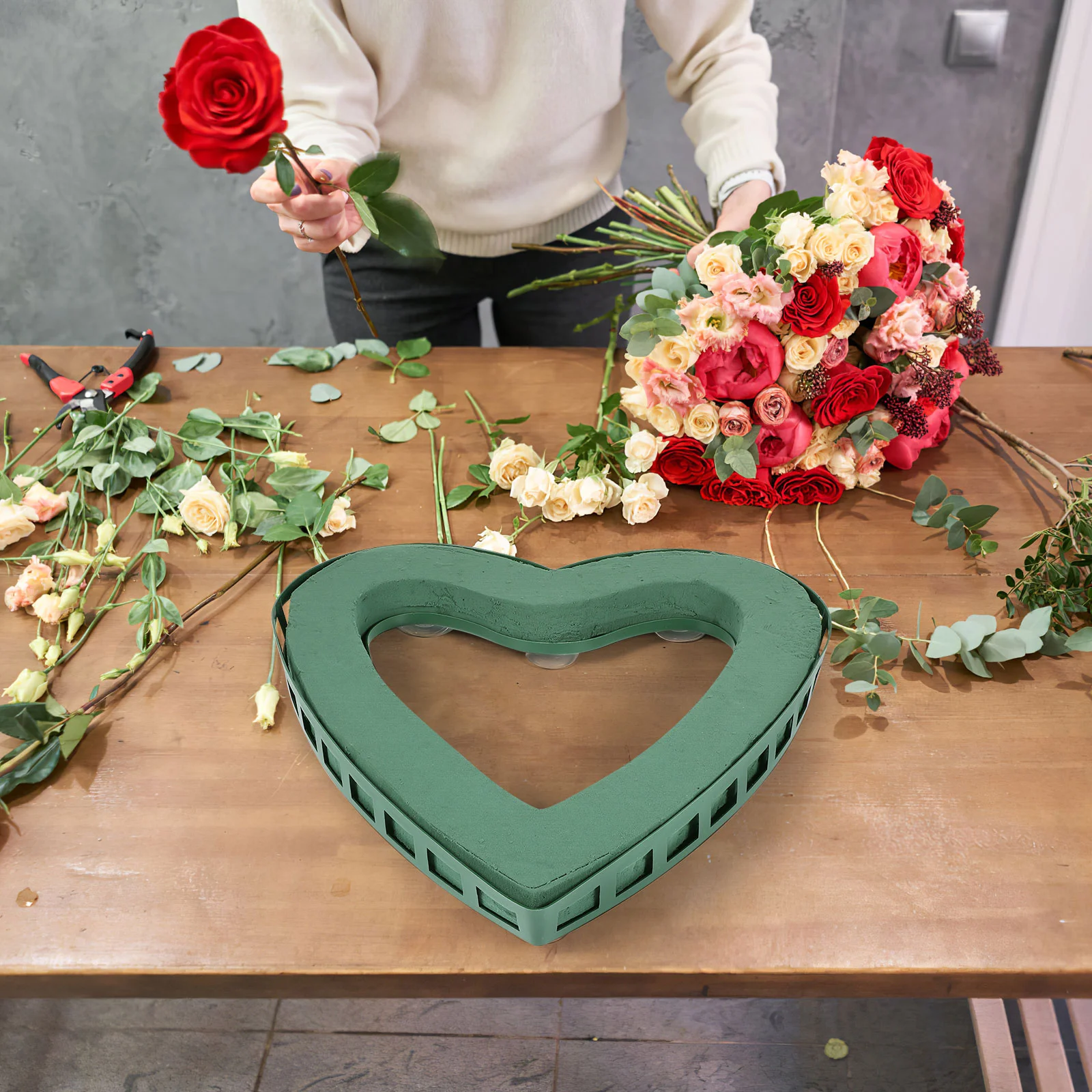 Support professionnel de fleur de cadre de coeur de voiture de mariage, support de plante T1, accessoire en plastique décoratif, panier vert de mariée