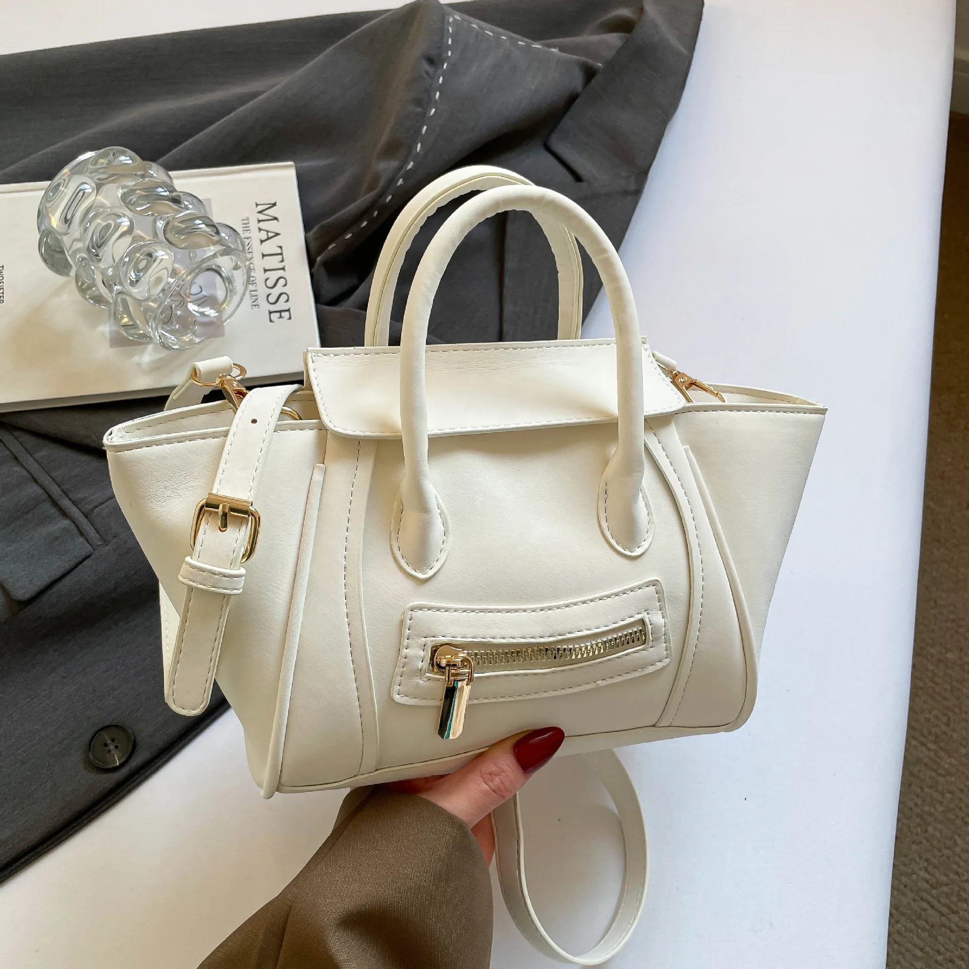 

2026 New Simple Portable Small Square Bag Women's Bag Premium Textured Smiley Face Bag Versatile Design Shoulder Crossbody Bag
