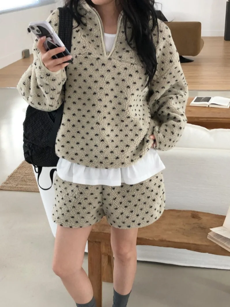 

Модный комплект из меха ягненка с застежкой-молнией и сердечком, широкие брюки с высокой талией, женские зимние новые поступления